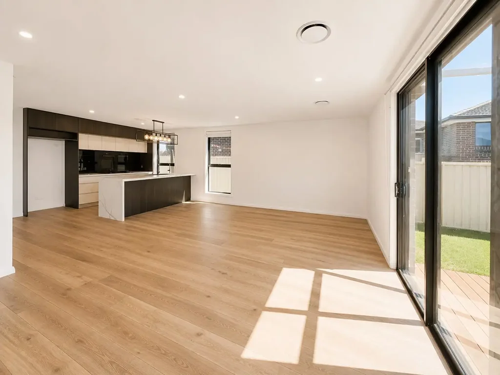 Modern 5 Bed House in PRIME LOCATION OF THE PONDS