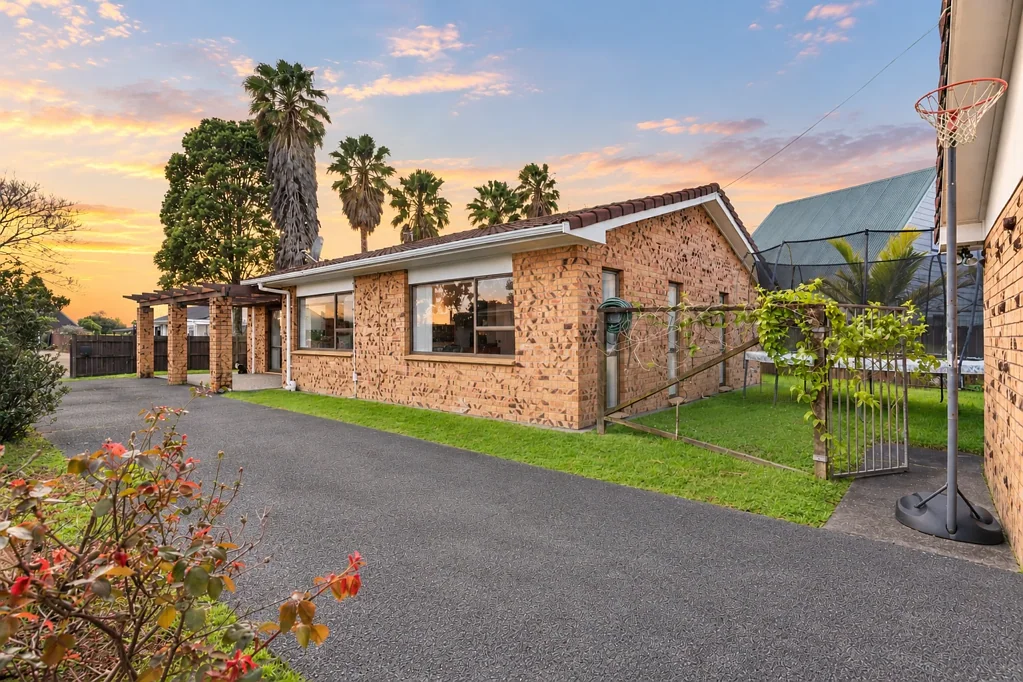 Wattle Downs 3房  Solid, Spacious & Family-Friendly