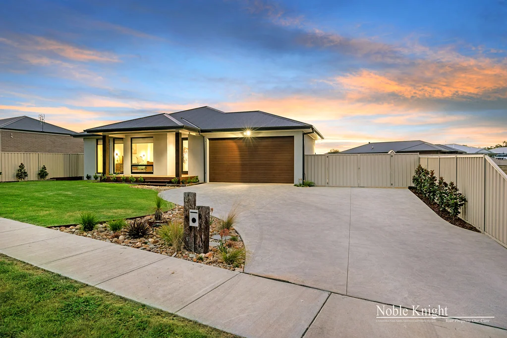 17 Newbery Chase, Yea, VIC 3717