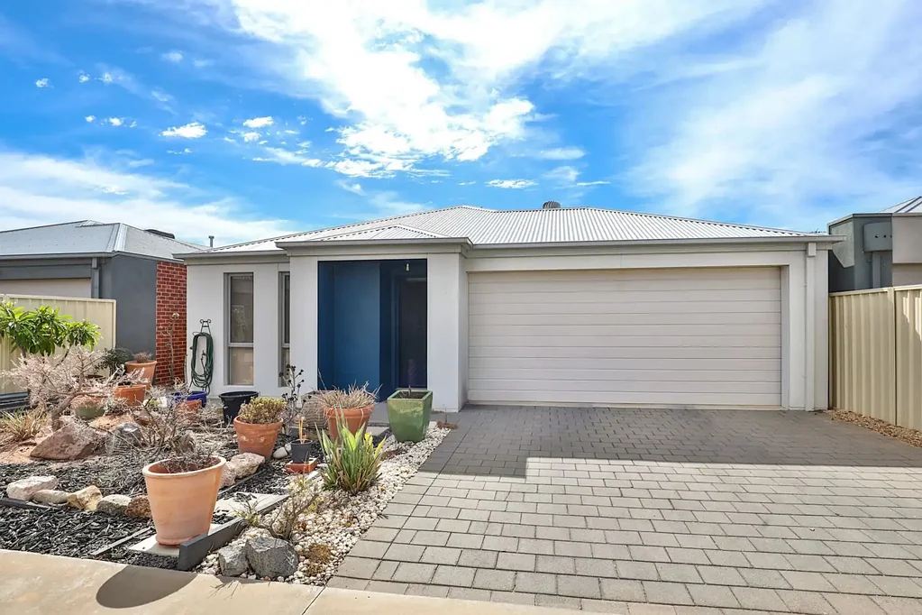 The Brief:
Available from 1st August – Apply via realestate.com.au only