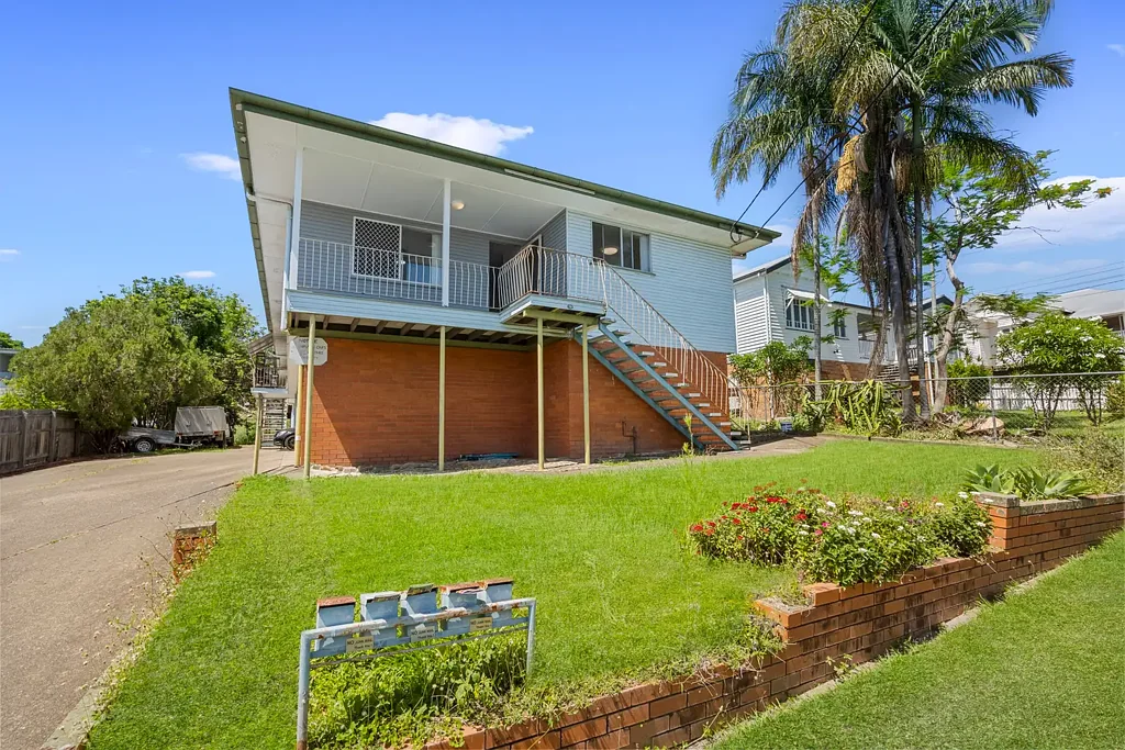 Freshly Updated 2-Bed Unit with City Views in Prime Annerley Location