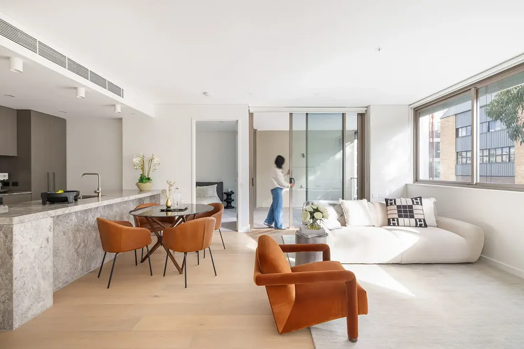 Darlinghurst 2 Bedroom Contemporary home / modern building / edge of CBD