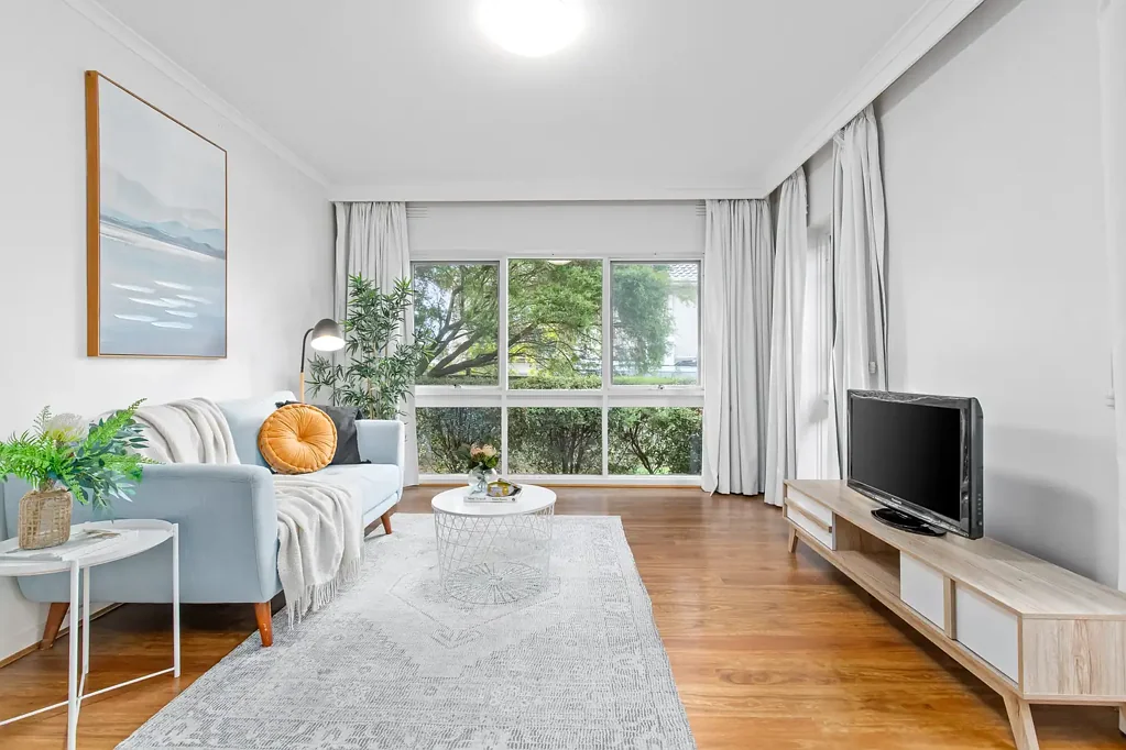 LIGHT FILLED APARTMENT IN KEW