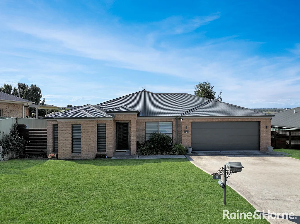 9 Freeman Circuit, Llanarth, NSW 2795