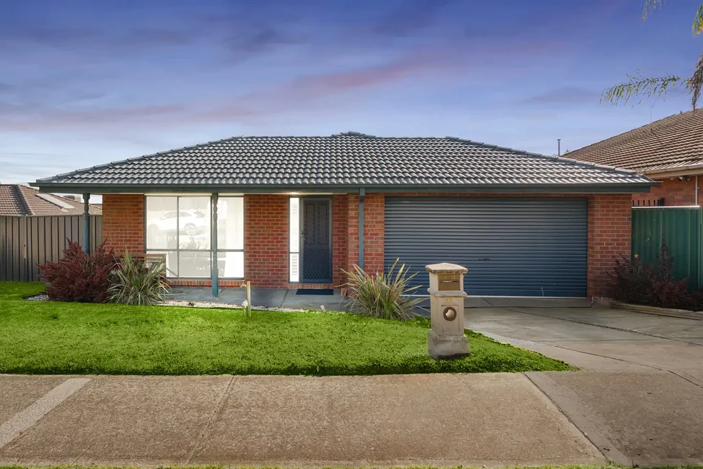 19 Nirringa Drive, Hampton Park, VIC 3976