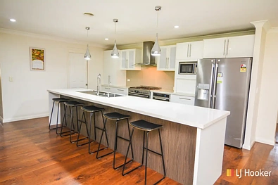 8 Claret Ash Avenue, Lithgow, NSW 2790, 4房, 2浴, House