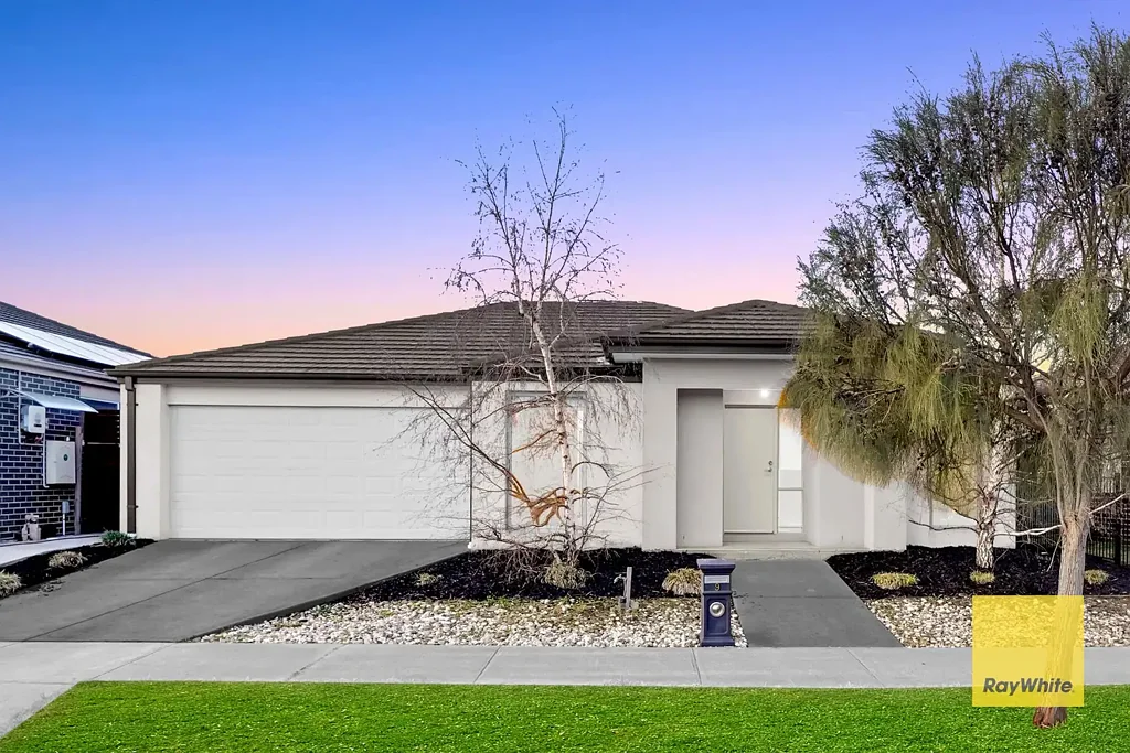Tarneit 3房 Tarneit中心地 450米商圈 学府近邻 现代厨岛 双车库奢居 Immaculate Family Living in the Heart of Tarneit Gardens Estate