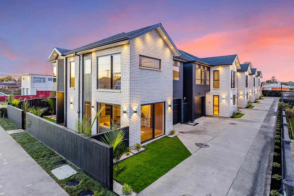 Papatoetoe 4침실 Hot Property Alert: Prime Location, Priced to Sell
