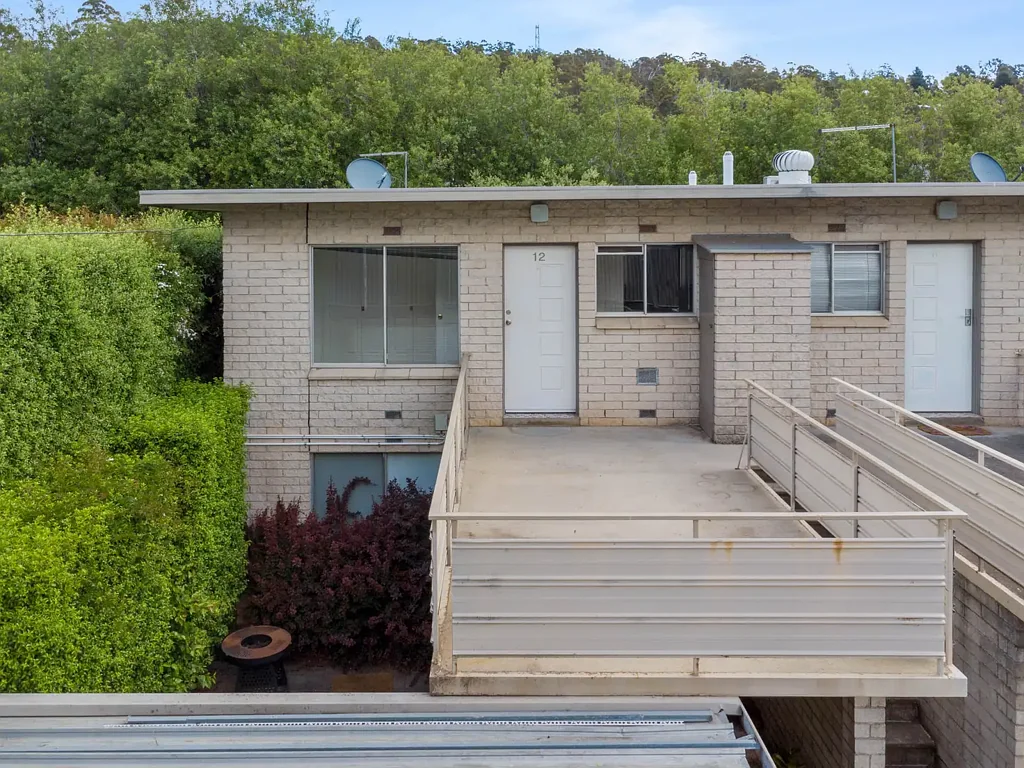 Modern & Low-Maintenance Living in Peaceful Riverside