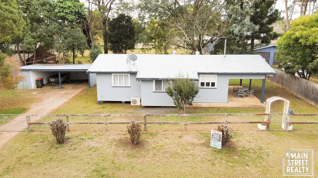Blackbutt 2 Bedroom Move-In Ready Gem Just Steps from Shops and Schools