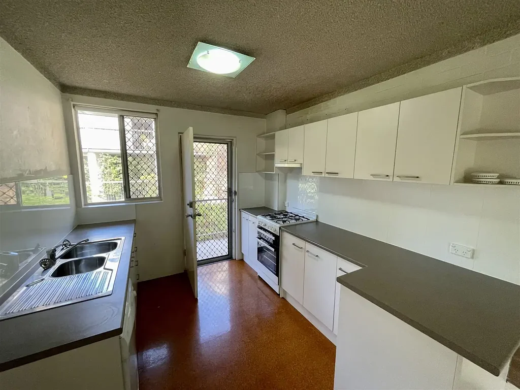 Great Central Location at Indooroopilly!!!