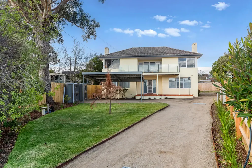Frankston South 4Zimmer Space, Style, and Ultimate Family Flexibility in a Leafy Coastal Pocket