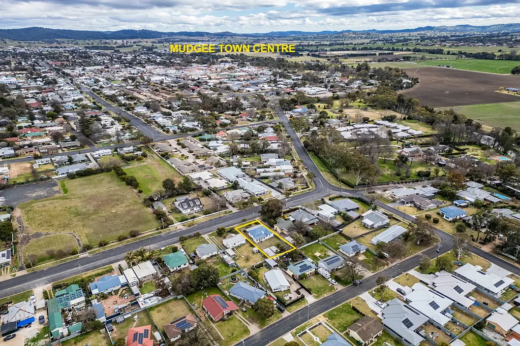 Mudgee 3房  RENOVATOR'S DELIGHT MOMENTS FROM THE CBD