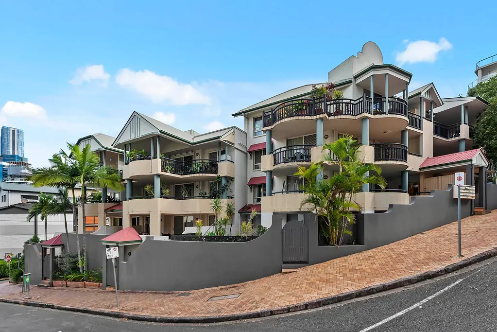 BEAUTIFUL APARTMENT IN IDEAL INNER CITY LOCATION!