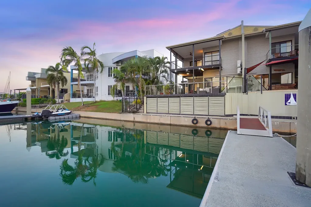 Stuart Park 3ਬੈੱਡਰੂਮ Stunning marina-front living with pool and marina berth!