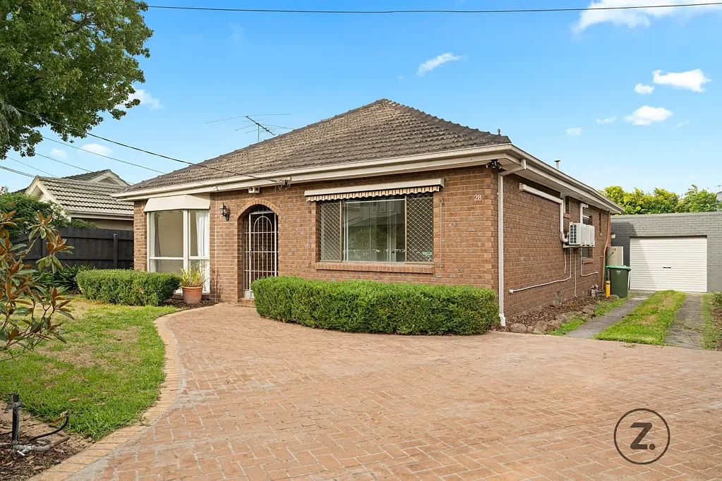 Spacious 5-Bedroom Family Home in Prime Bentleigh East Location

28 Patricia Street, Bentleigh East VIC 3165