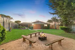 8 Hamilton Place, Mornington