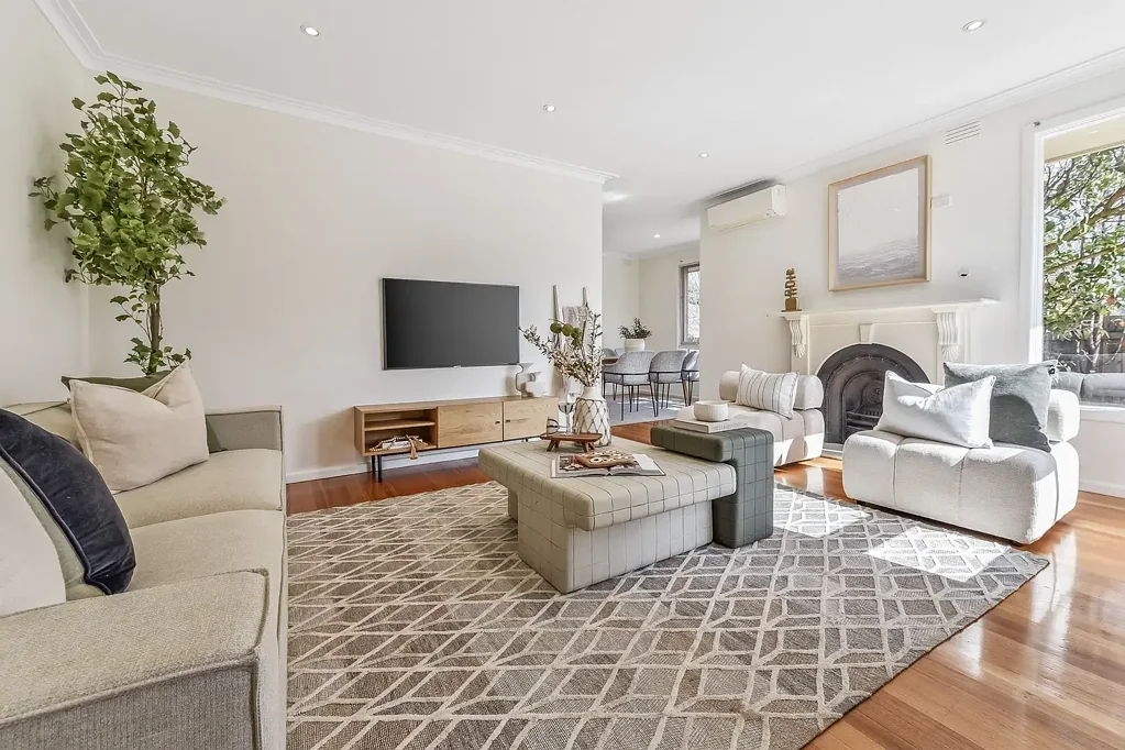 Burwood East 4ਬੈੱਡਰੂਮ Space, Style & a Coveted School Zone Address