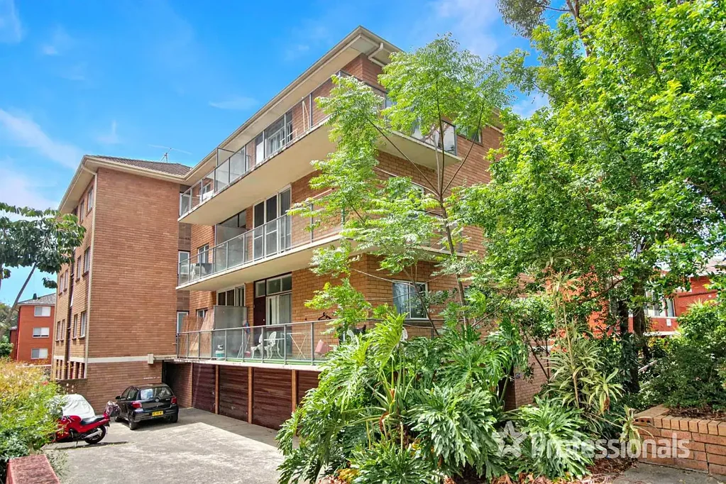 Great Value in a central location (DEPOSIT TAKEN- LEASED !!! )