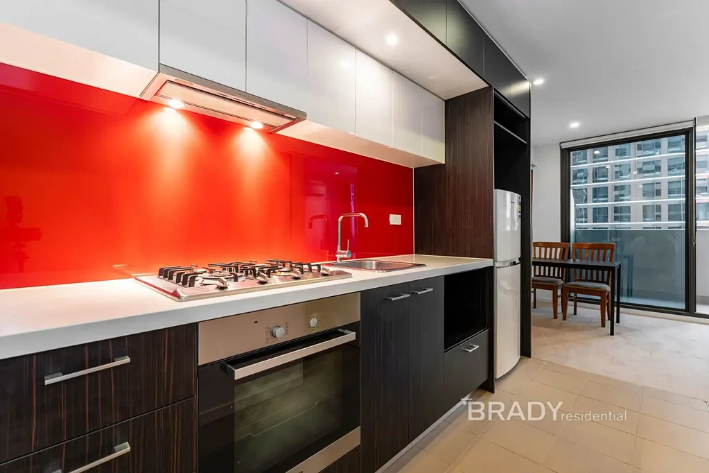MELBOURNE SKY SEMI FURNISHED ONE BEDROOM APARTMENT!