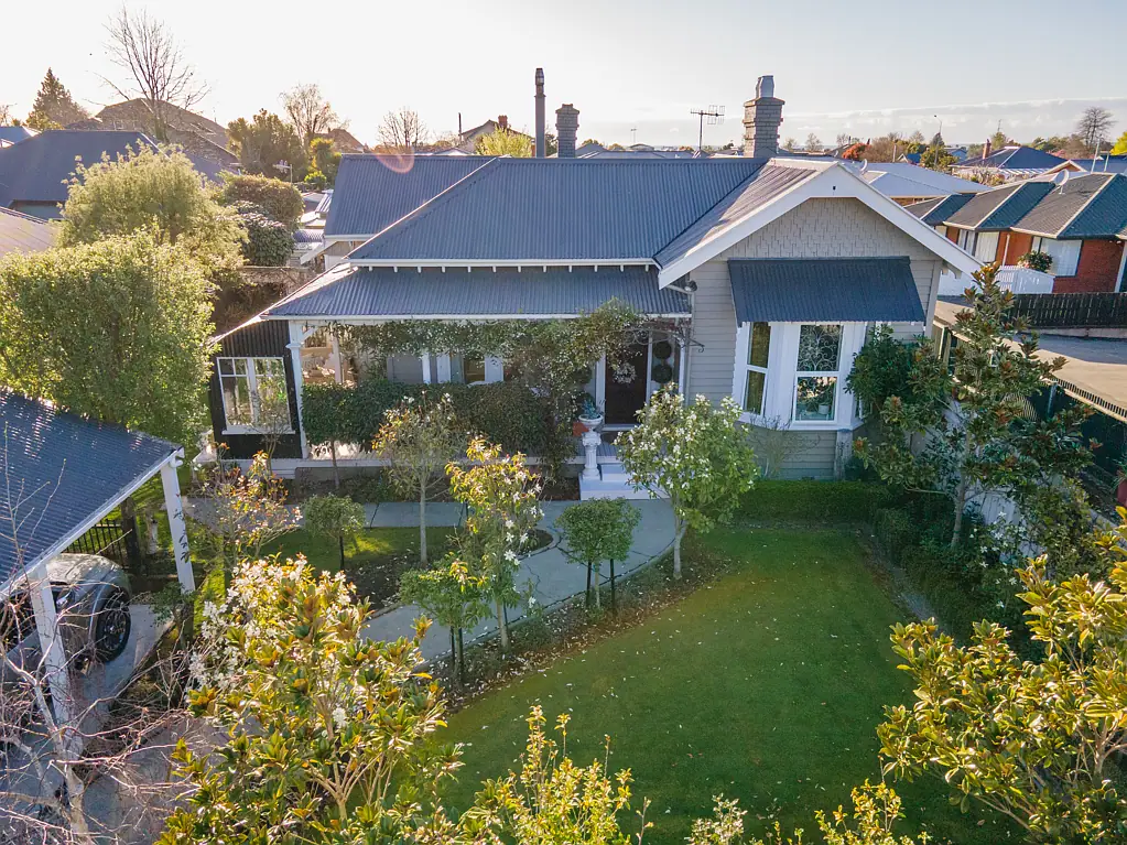 West End 2房  Chic Character with European Flair