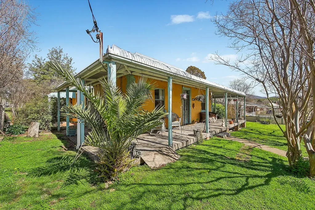 Mudgee 3 Slaapkamer Rare Development & Yield Opportunity Directly Opposite Mudgee Hospital
