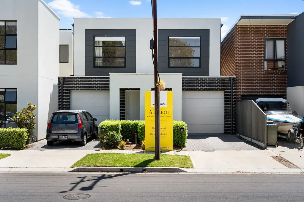 Findon 3Zimmer Style, Space & Light-Filled Versatility: Elevated Townhouse Living