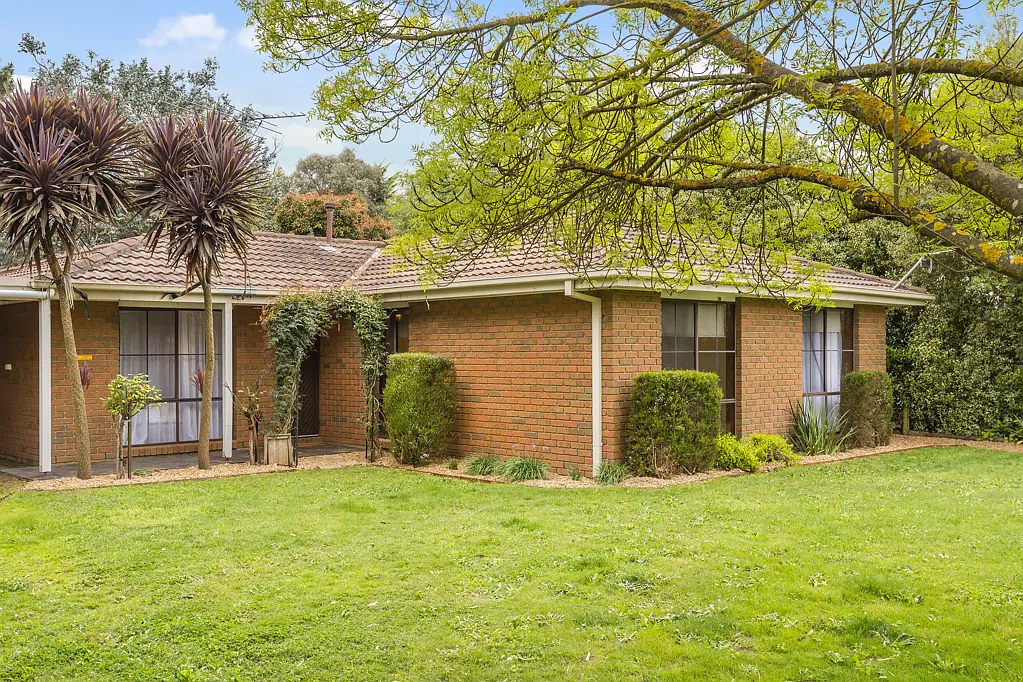 3 White Avenue, Romsey, VIC 3434