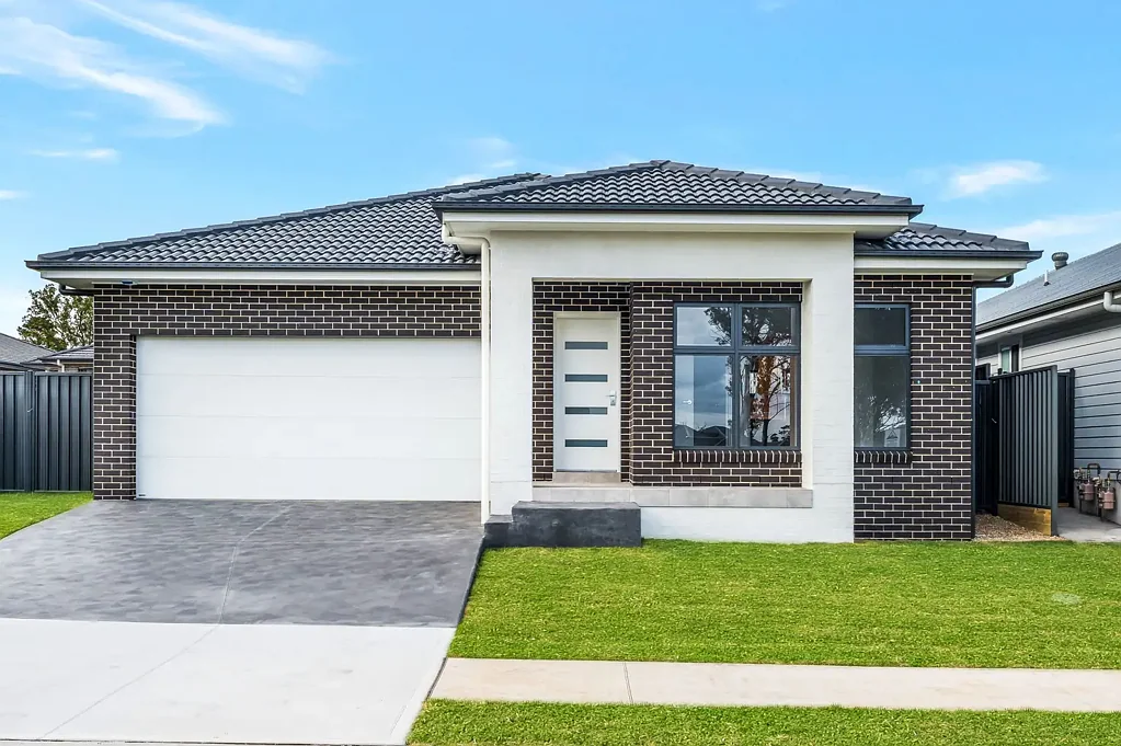 16 & 16a Dulcimere Street, Tahmoor, NSW 2573