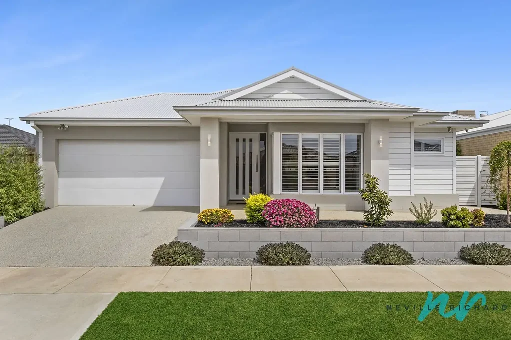 St Leonards 4ਬੈੱਡਰੂਮ Luxury Coastal Living at Its Finest
