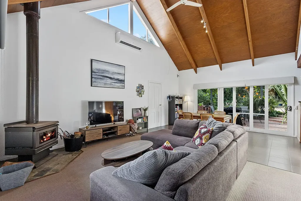 Sunsoaked & Superbly Situated