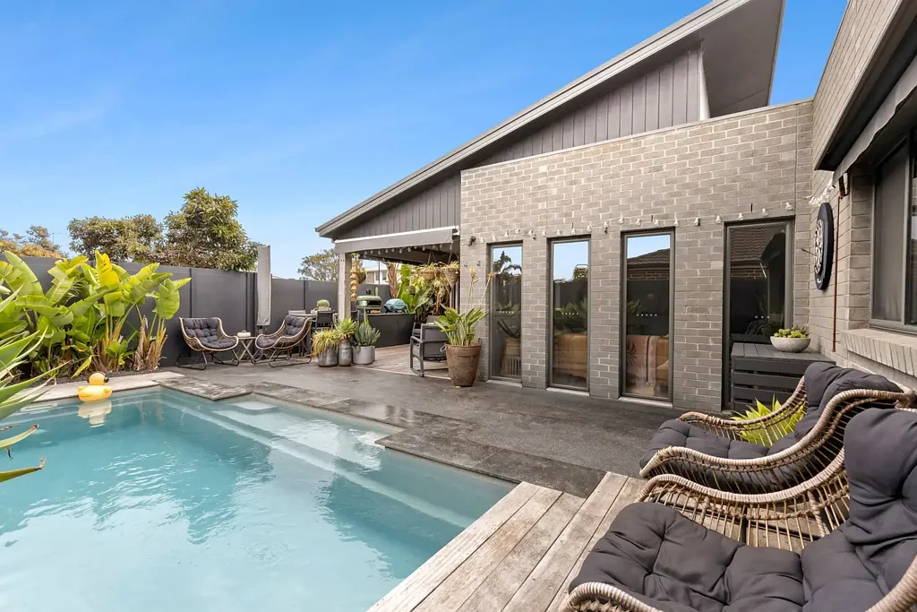 Ocean Grove 3房  Modern Living in a Deluxe Poolside Setting