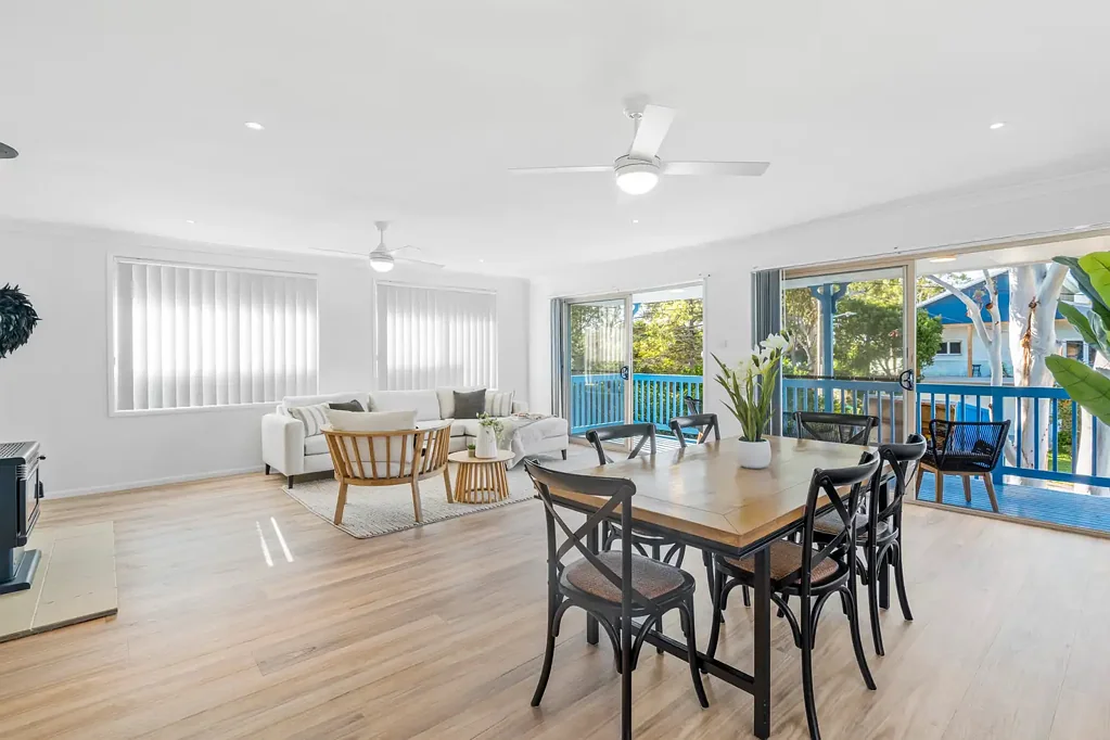 Mannering Park 4ਬੈੱਡਰੂਮ Lakeside Living – Move-In Ready!