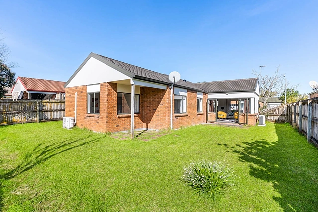 23 Kona Cresent, Henderson, Waitakere City