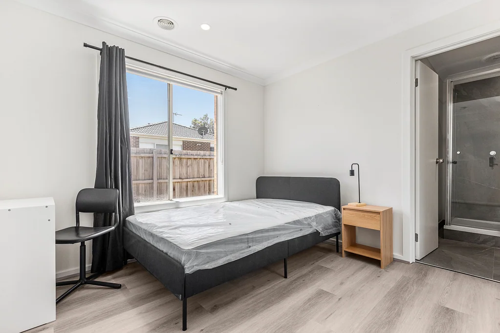 Renovated Rooming House in Wyndham Vale – Stylish, Convenient, and Modern Living – BILLS INCLUDED.