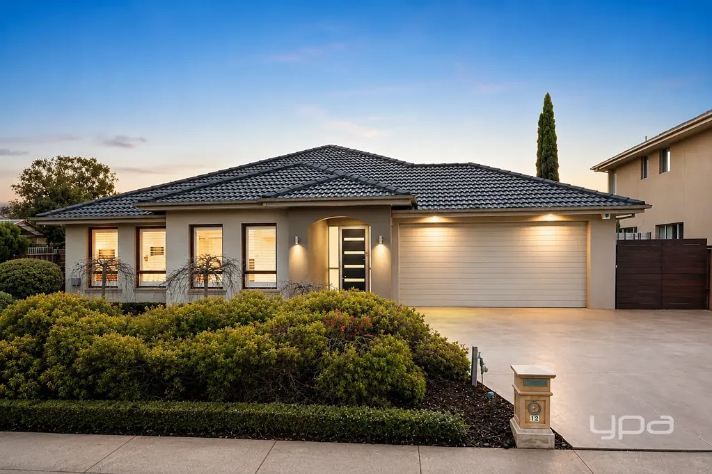 Point Cook 4chambre Exceptional Family Living on 695m2