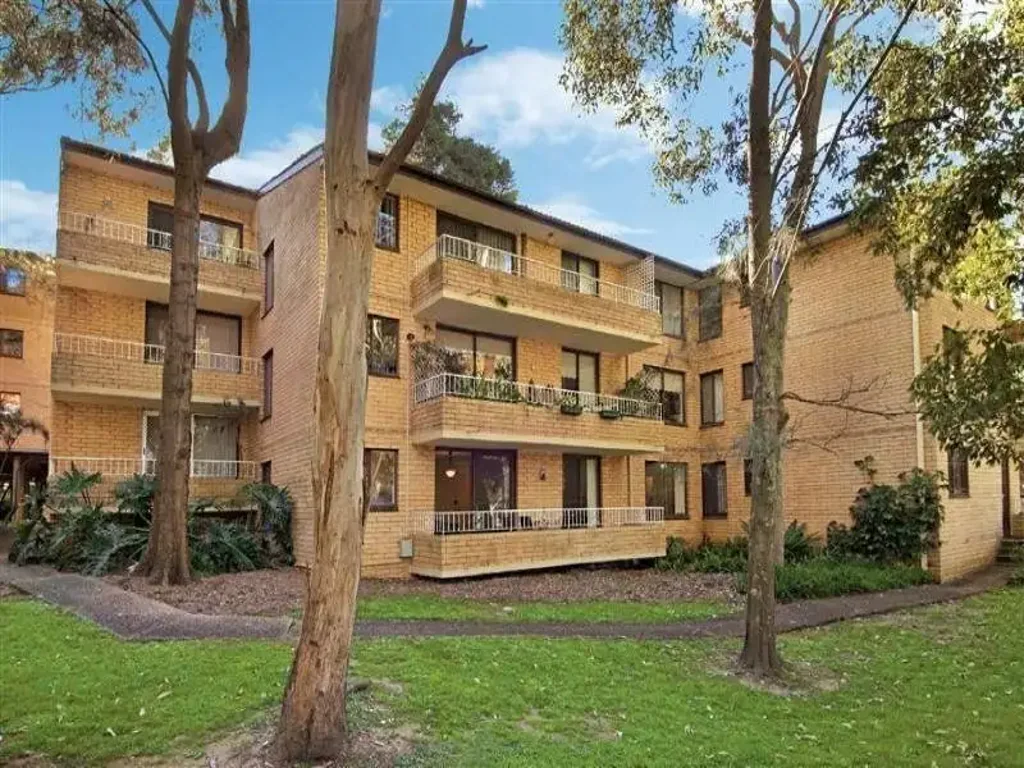 Spacious 2 Bedroom Unit with Park Views