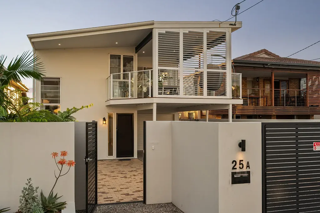 Scarborough 4Phòng ngủ Coastal Family Living with Pool, Solar & Multiple Entertaining Spaces