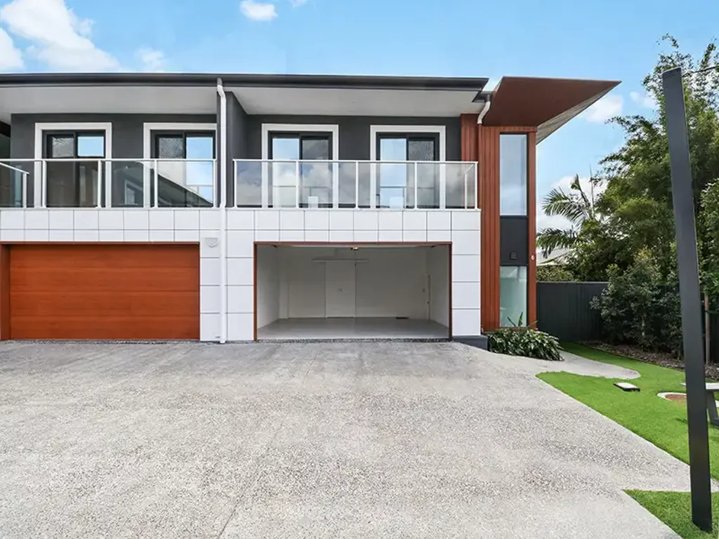3-Bedroom Townhouse in Prime Southport Location Rental!