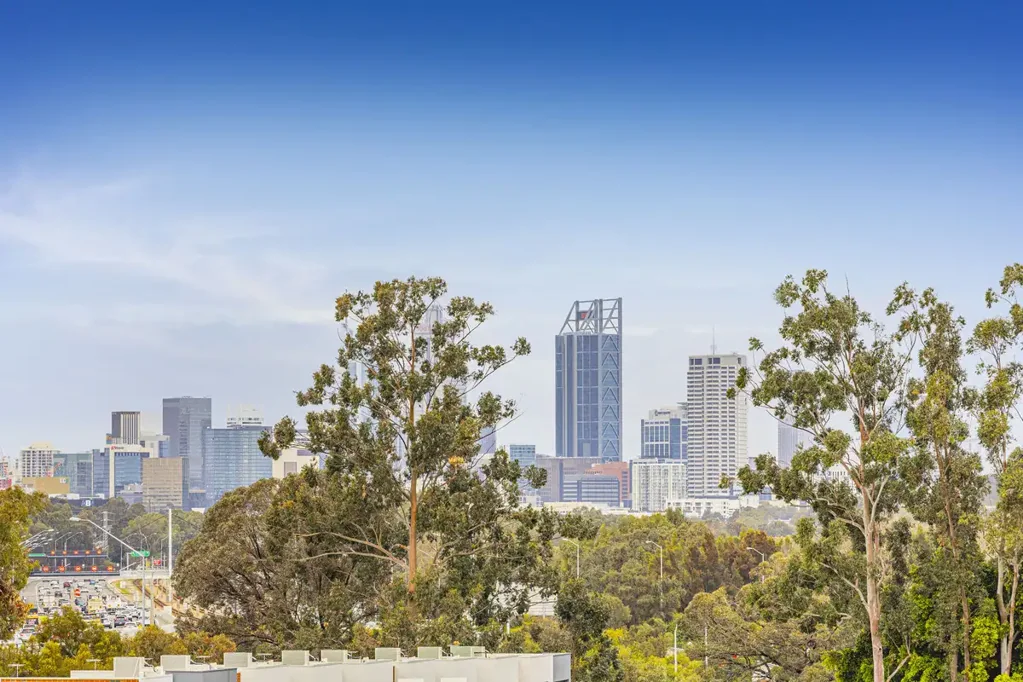 Glendalough 3房  Spacious End Apartment with City Views