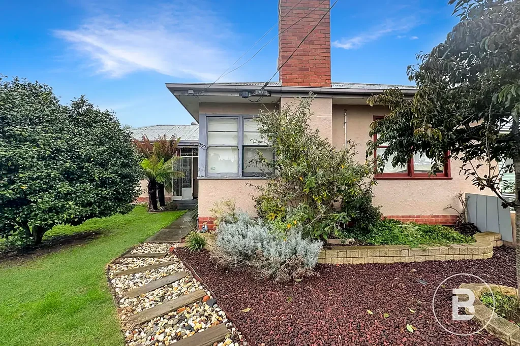 CENTRAL THREE BEDROOM HOME
