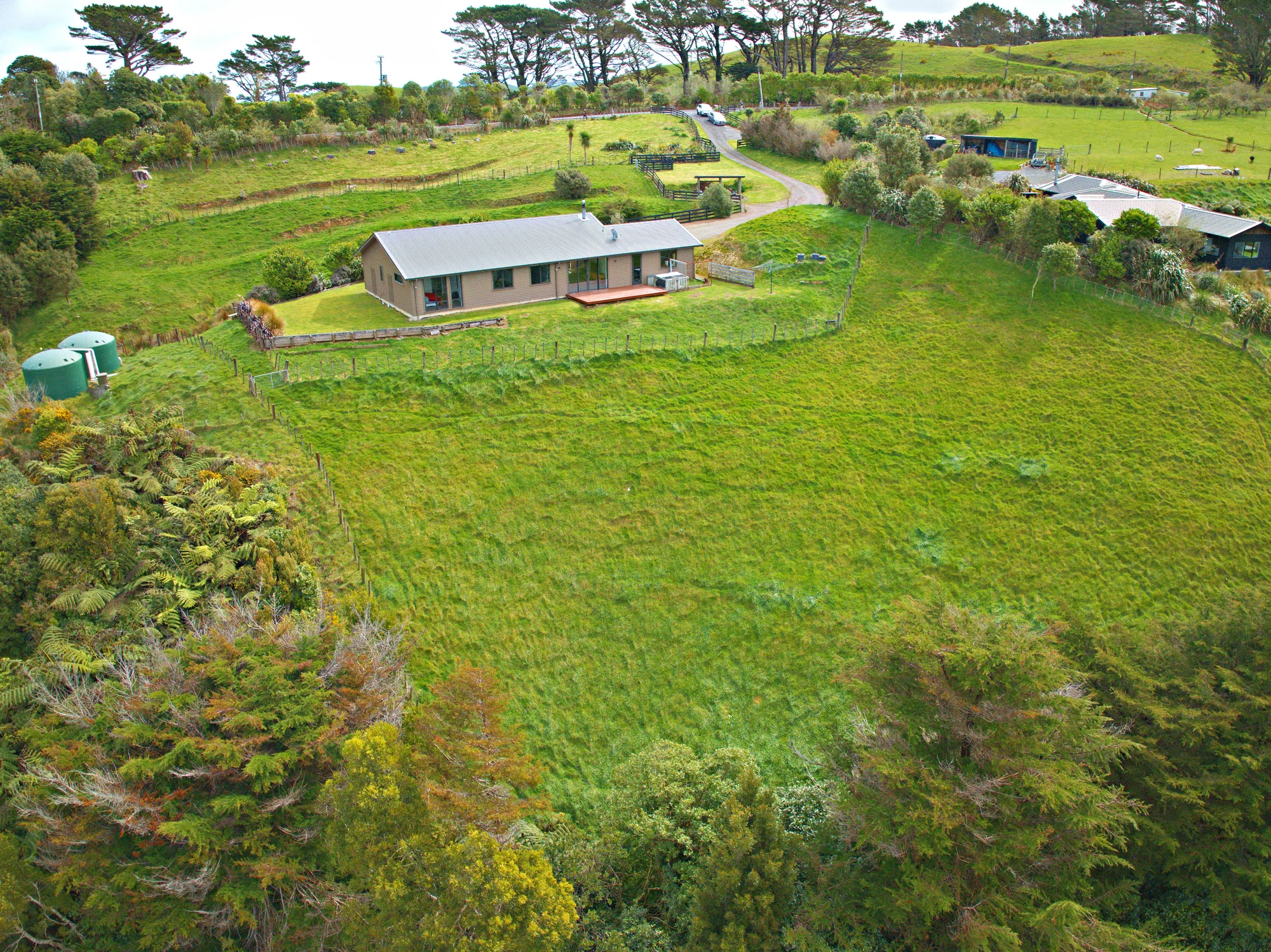 Horokiwi 4Moenga Modern Family Lifestyle Living!