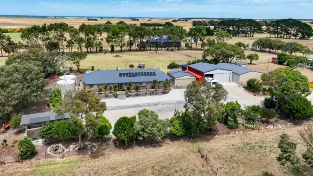 Wye 4 Bedroom Rural Haven: 4BR on 3.86Ha - Wye via Mount Gambier
