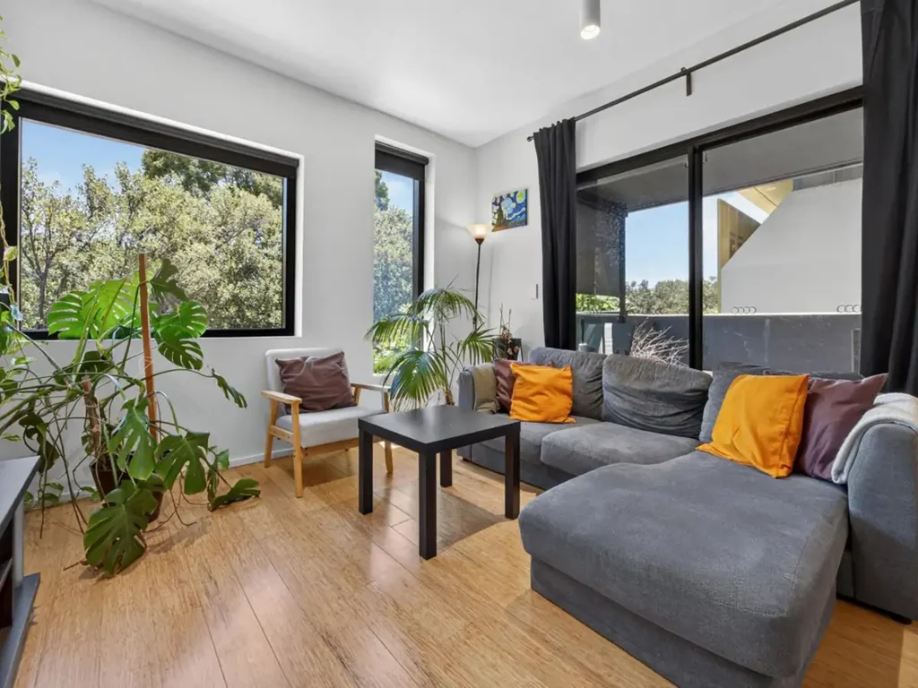 East Perth 2chambre Supersized on the Park!