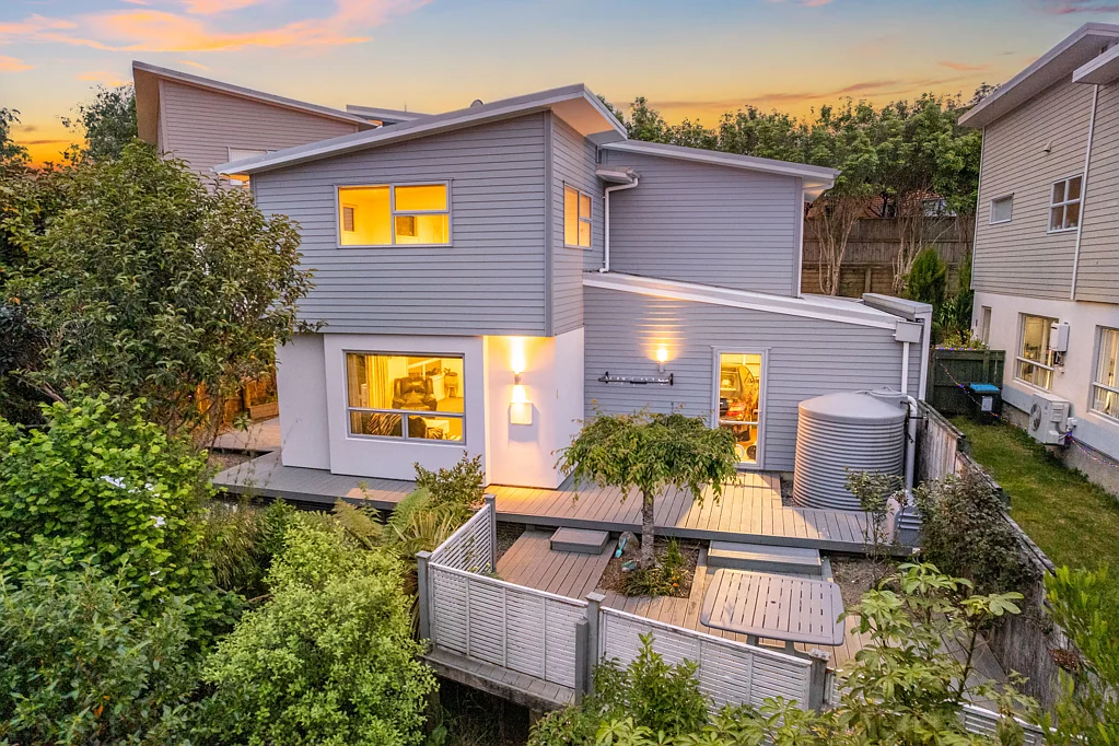 Riverstone Terraces 3房  Low Maintenance with A Standout Outlook