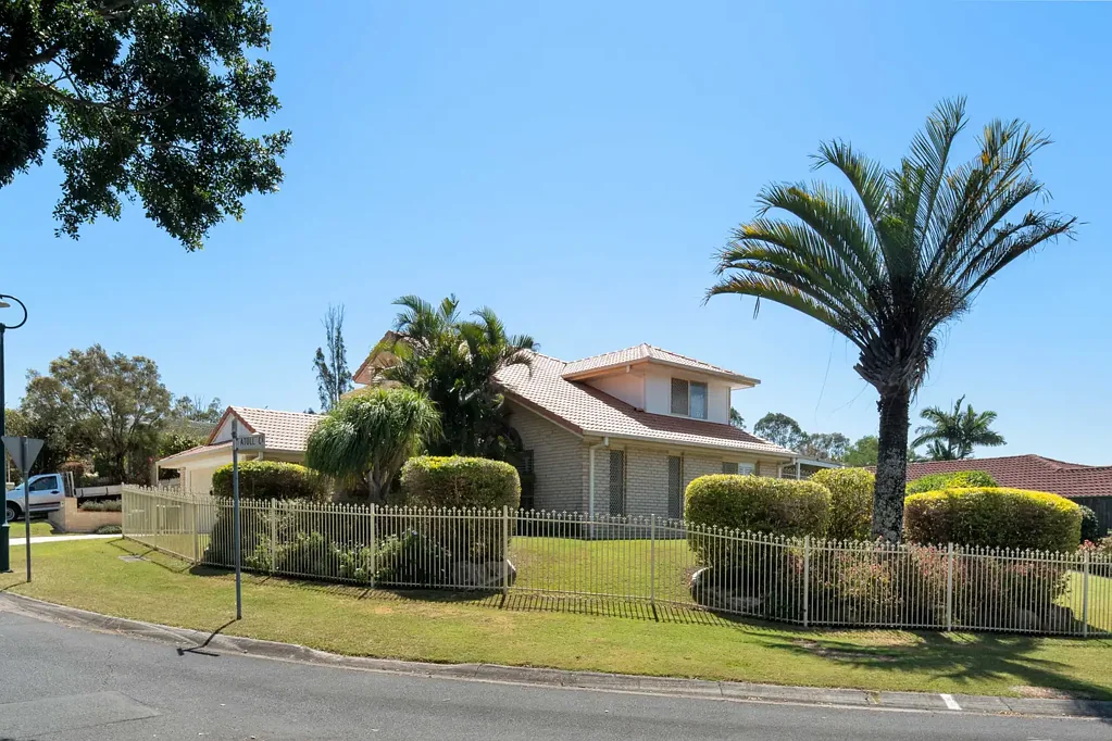 Eatons Hill 5Kwarto Spectacular Family Home on Immaculate 750sqm Block