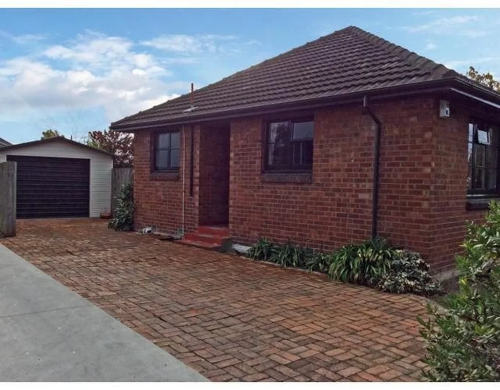 Lovely three bedroom home plus sleepout