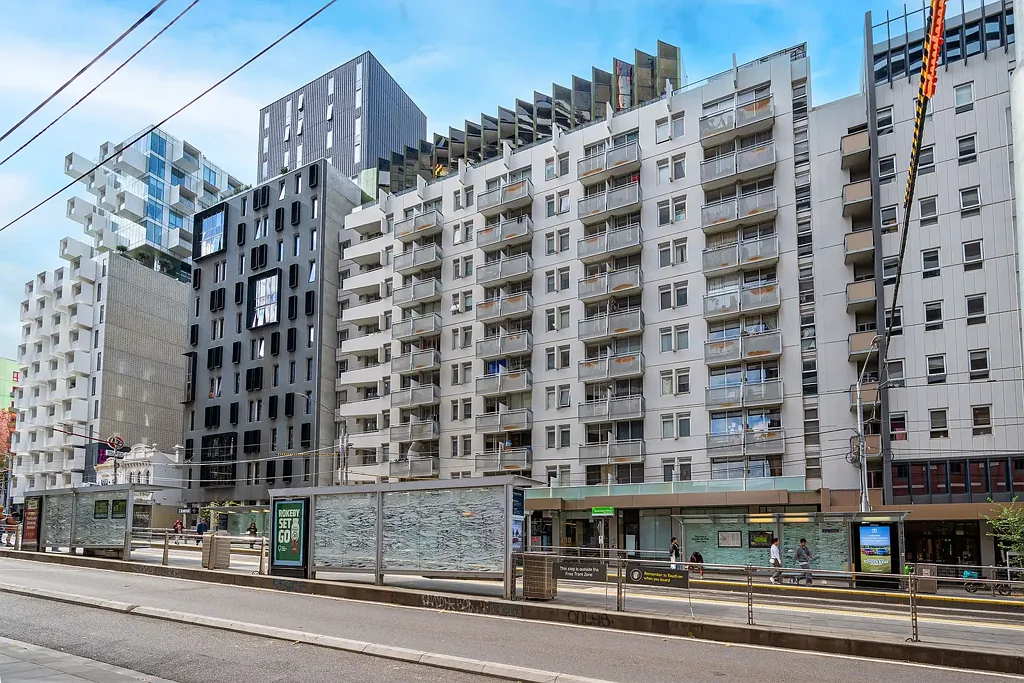 Carlton 1房 高租金回报 Carlton中心 步行大学CBD 开放式布局 极佳采光 精心装修 Secure High Yield Investment - Returning $20,280pa*
