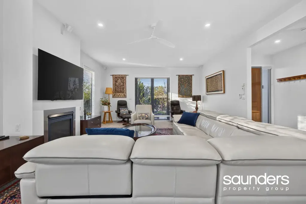 East Launceston 4कमरा Elevated Luxury with Spectacular Launceston Views