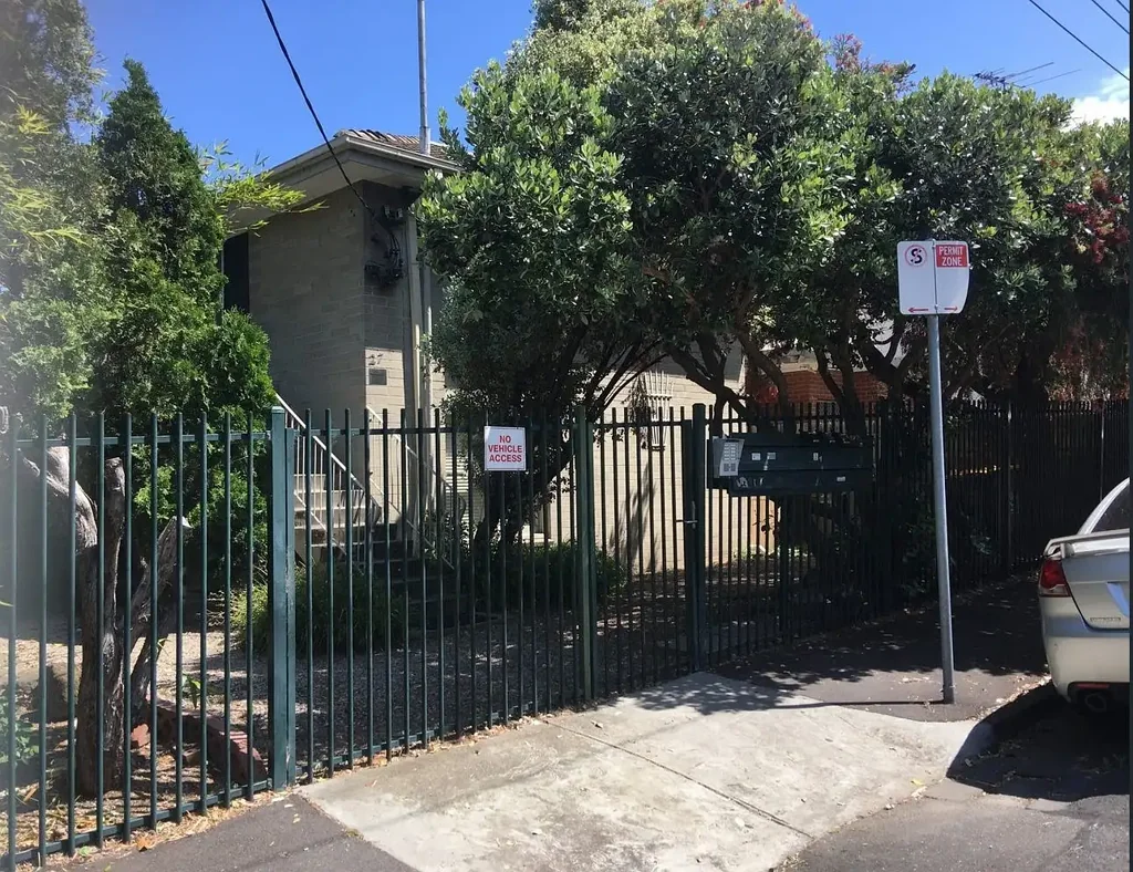 Stylish studio living close to cafes, transport and the beach!
